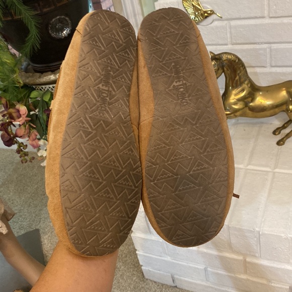 Leather Tan  Minnetonka, house slippers - Picture 6 of 8